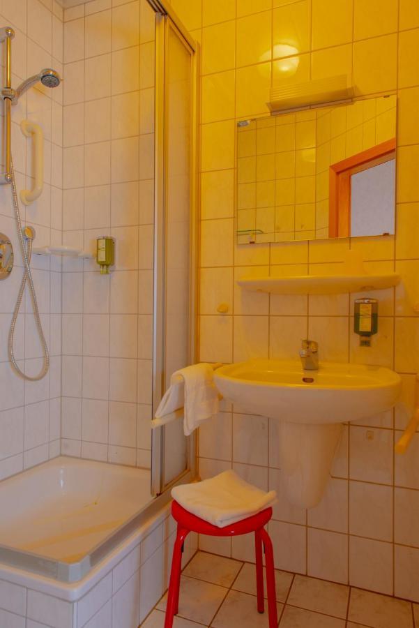 Christliche Gaestehaeuser Weinstrasse Neustadt an der Weinstraße 外观 照片