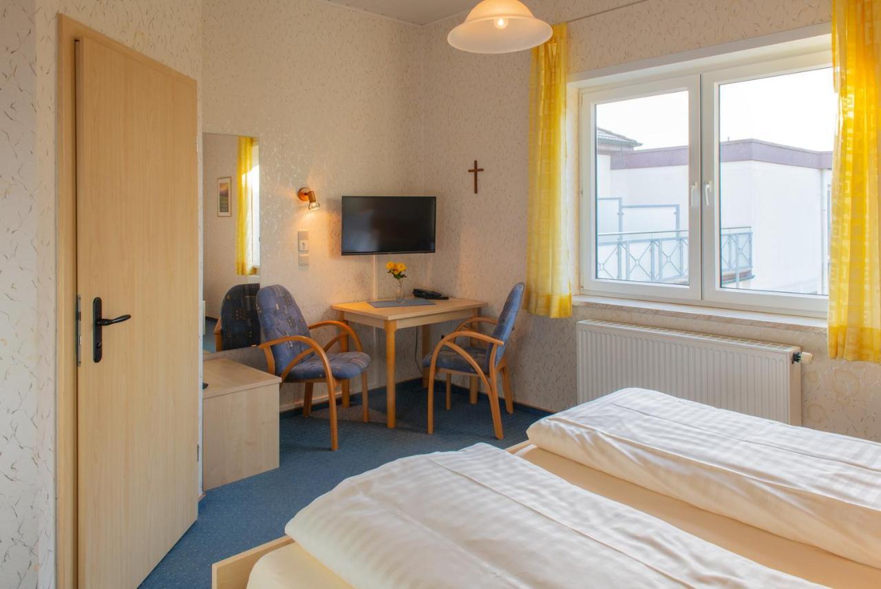 Christliche Gaestehaeuser Weinstrasse Neustadt an der Weinstraße 外观 照片