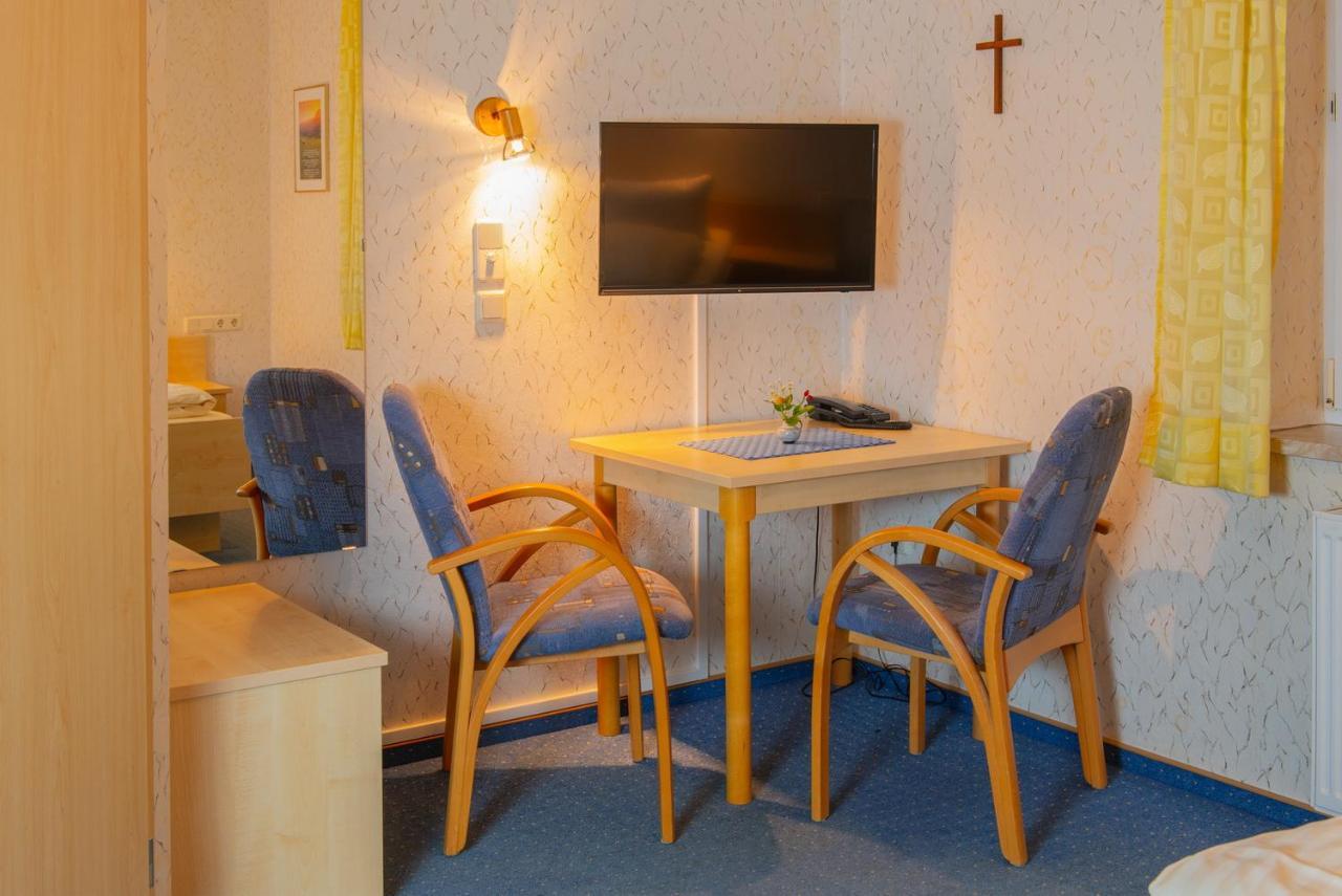 Christliche Gaestehaeuser Weinstrasse Neustadt an der Weinstraße 外观 照片