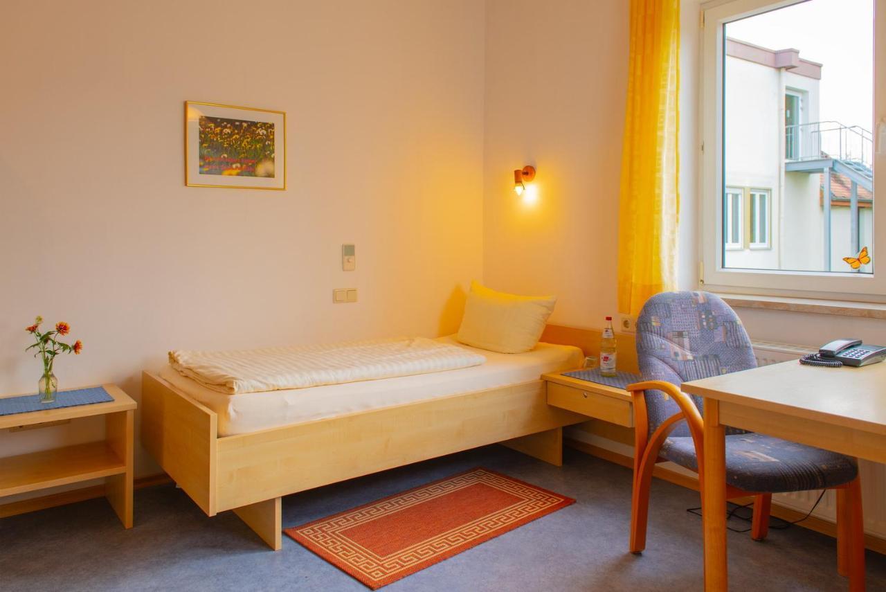Christliche Gaestehaeuser Weinstrasse Neustadt an der Weinstraße 外观 照片